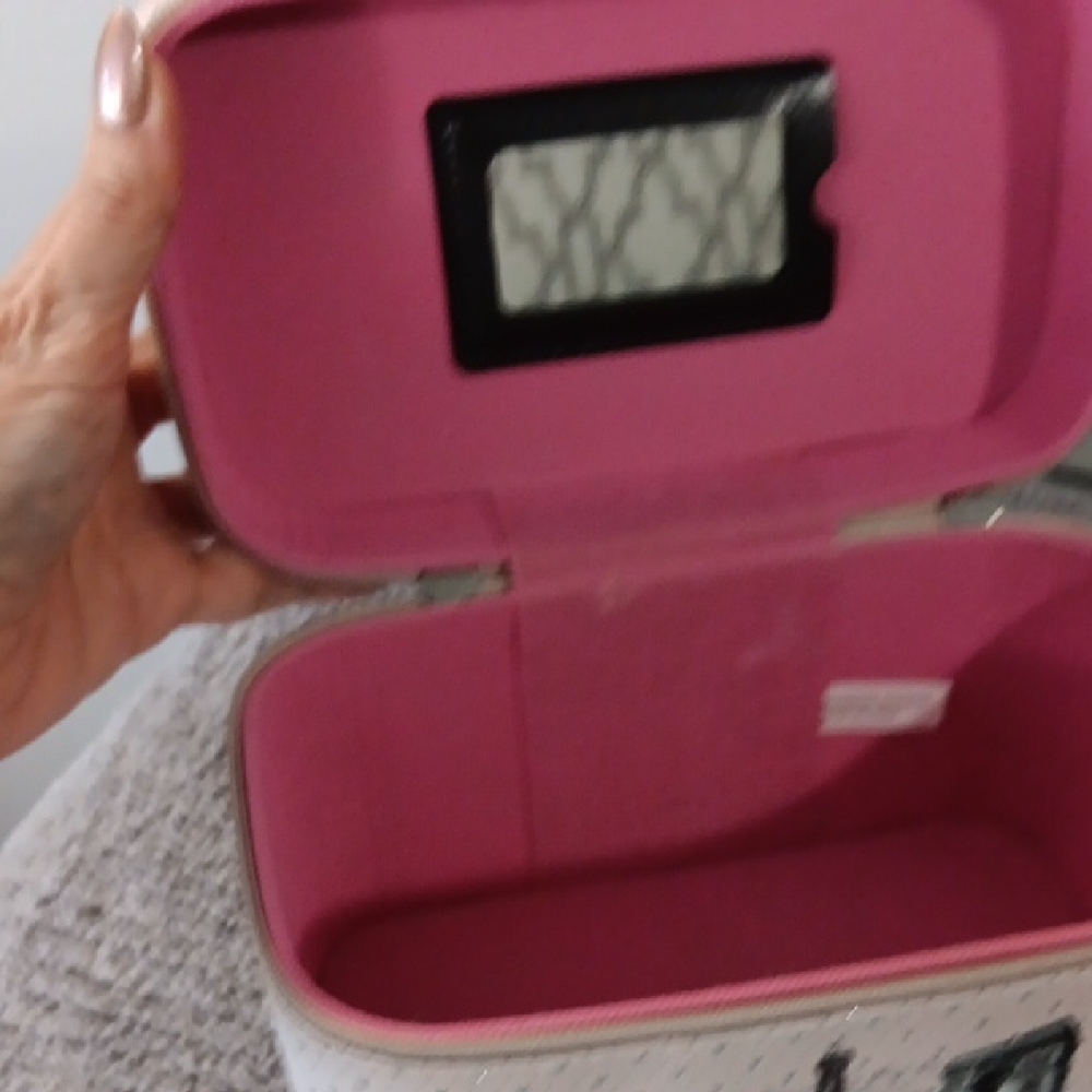 Paris Themed Train Case/Cosmetic Case - Picture 5 of 9